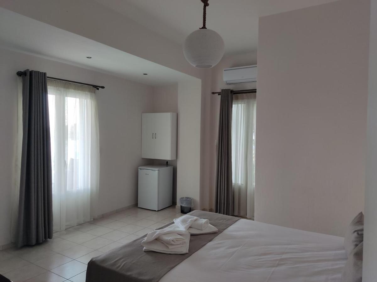Medusa Accommodation Livadakia ภายนอก รูปภาพ